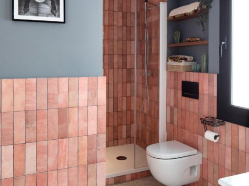 Pink and chic bathroom