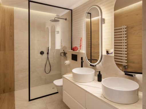 Refined and warm bathroom suite