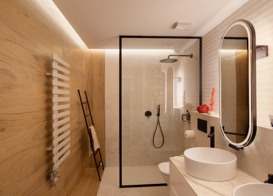 Refinado y cálido baño suite