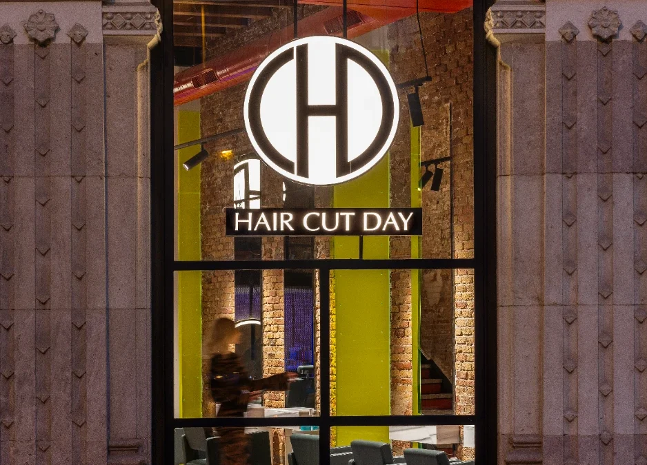 La revista Proyecto Contract publica Hair Cut Day ✂️