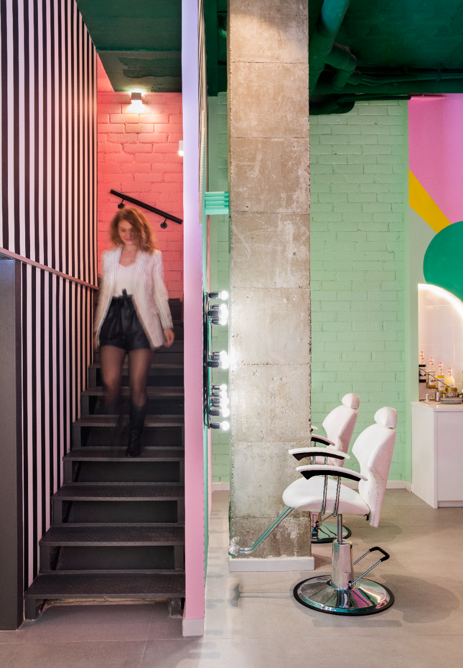 Escalera y zona de tratamiento en The Beauty Place