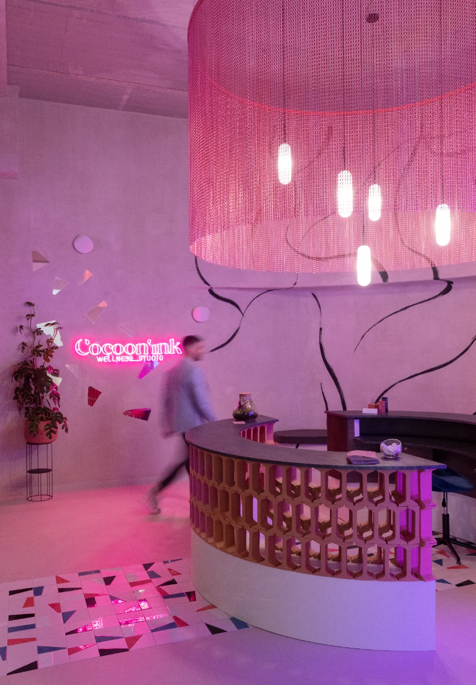 Recepción curva y lámpara de hilos en Cocoon'ink