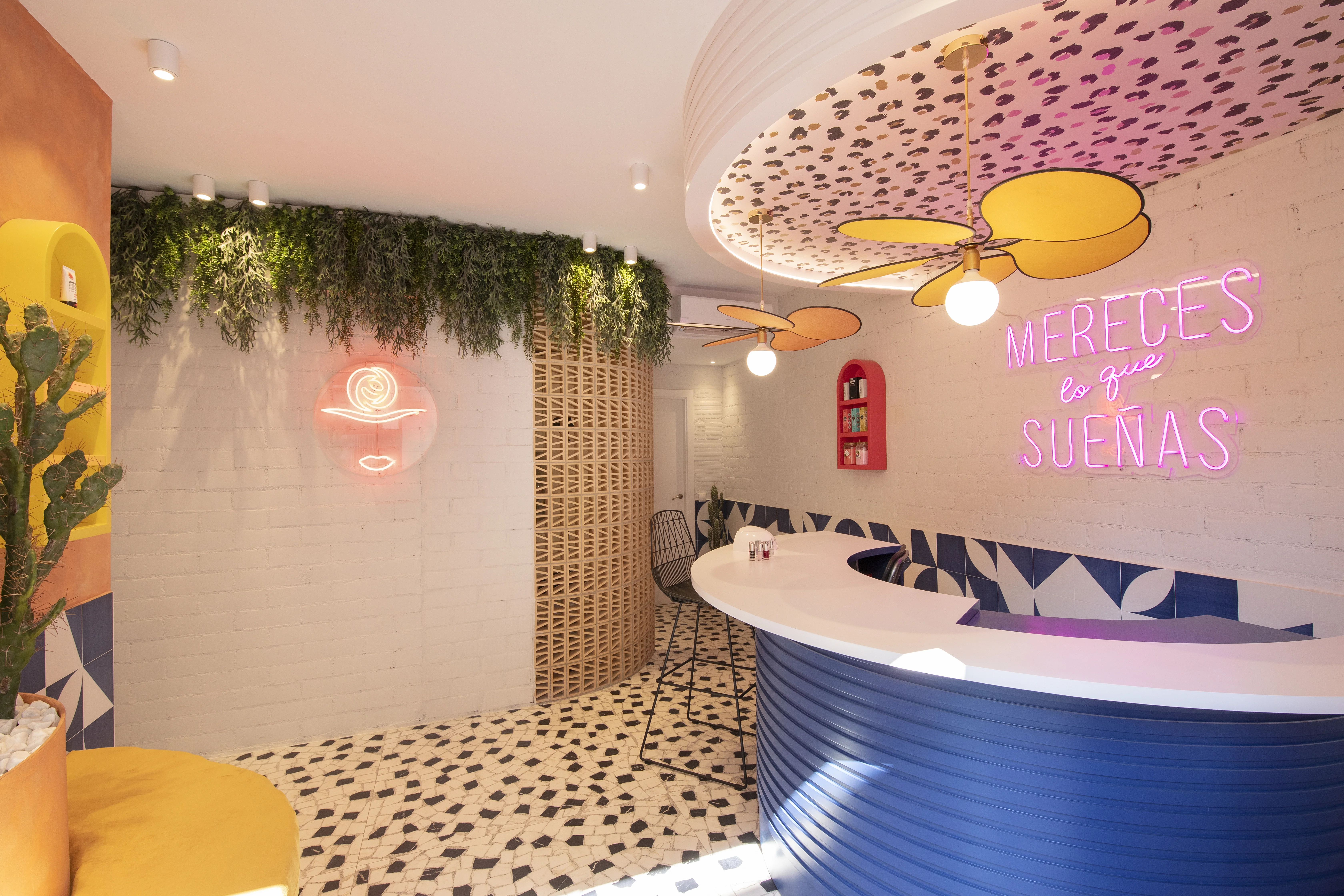 Beauty Studio By La Chica de las Cejas — diseño centro estética avanzada Rubí Barcelona