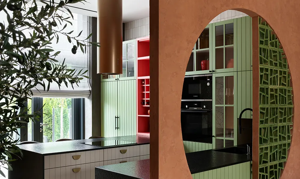 Cocina con ventana circular en la casa de Viktor Viden en Moscú